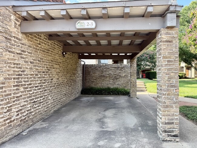 Building Photo - 777 Custer Rd