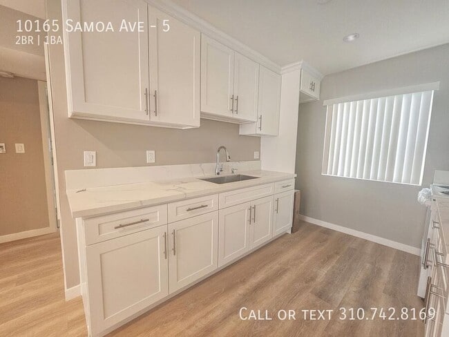 Building Photo - 10165 Samoa Ave