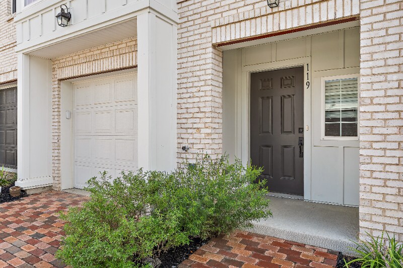 Building Photo - 119 Founders St