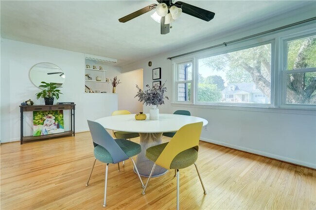 Building Photo - 984 Danby Dr