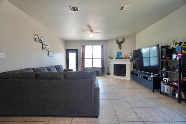 Building Photo - 18621 Dry Pond Dr