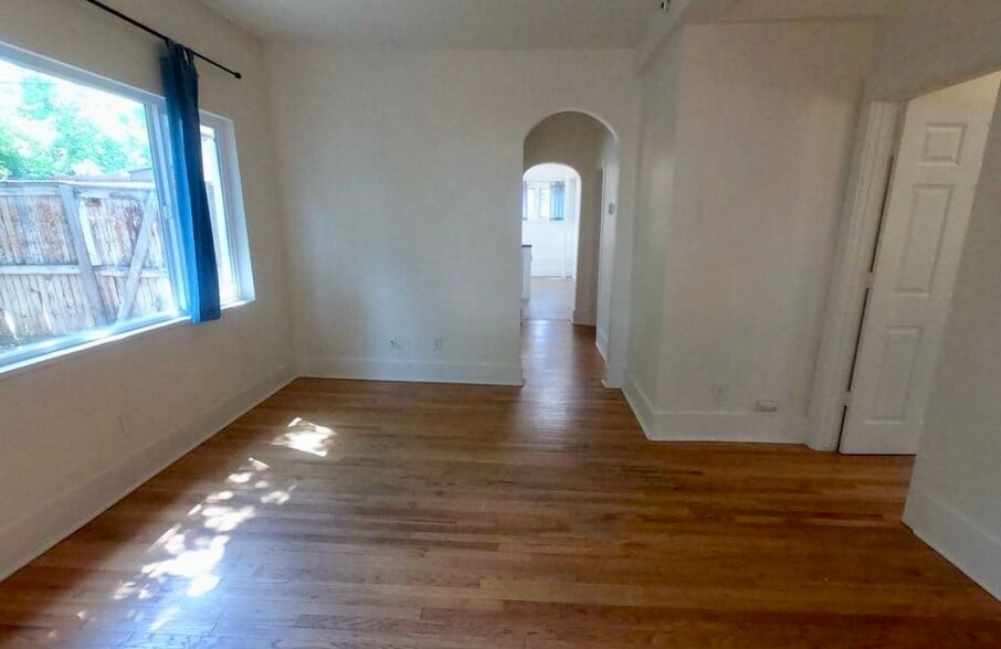 Hardwood flooring in living room. - 920 University Ave