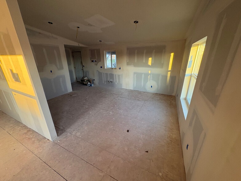 Building Photo - 471 Cheyne Rd