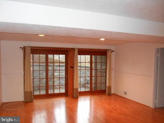 Building Photo - Impressive North Arlington Home with Abund...