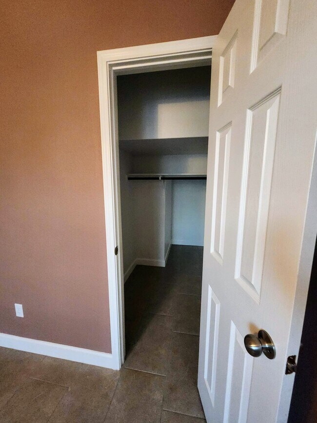 Building Photo - 600 Saturnia Dr