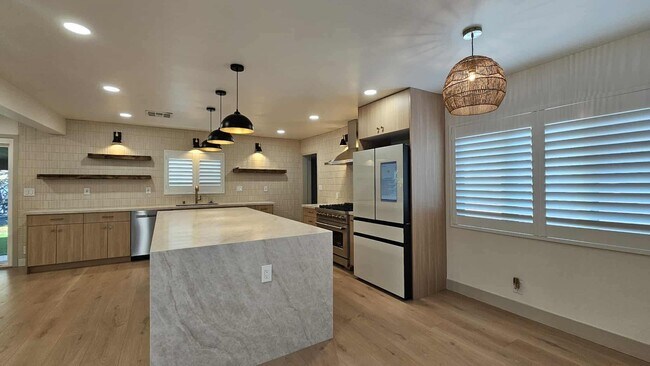 Building Photo - 114 S Emerald Pl