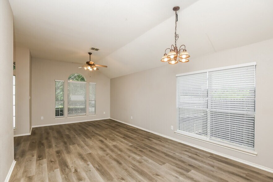 Building Photo - 1345 Meadowbrook Ln