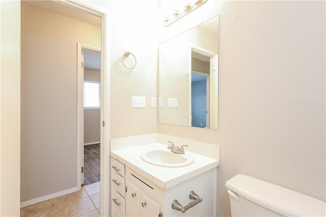 Building Photo - 2504 Yorkshire Ave