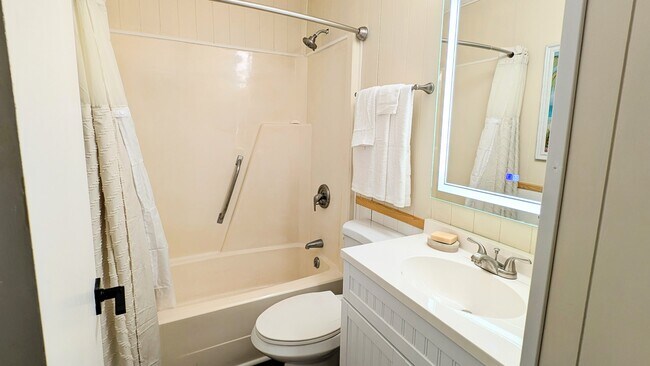 Building Photo - 4450 Little River Inn Ln