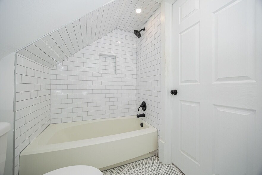 Building Photo - 732 Bedford Ave