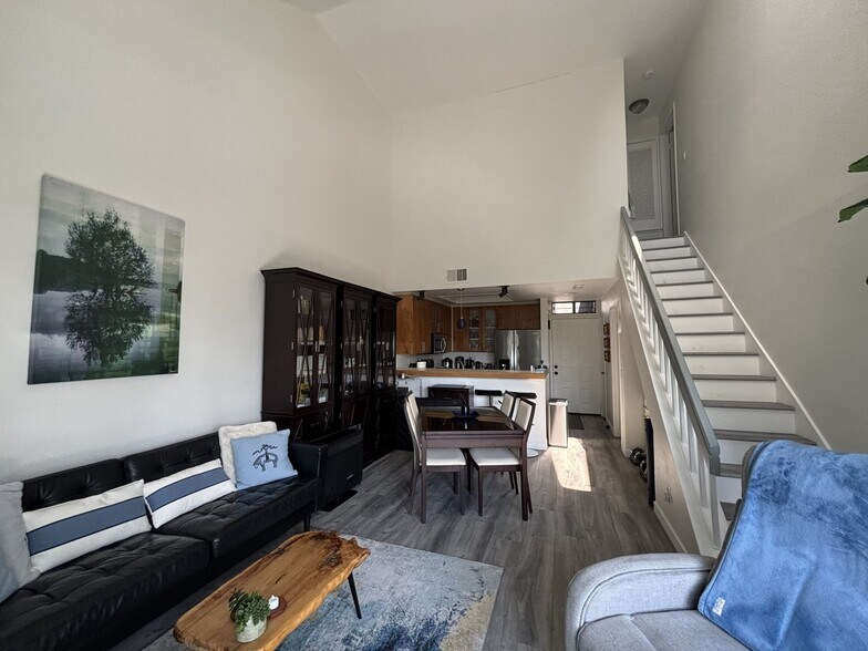 Building Photo - 4435 Nobel Dr