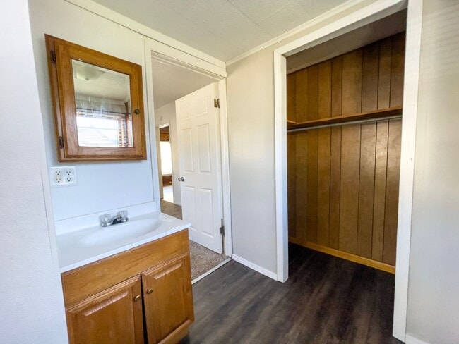 Building Photo - Recently Renovated