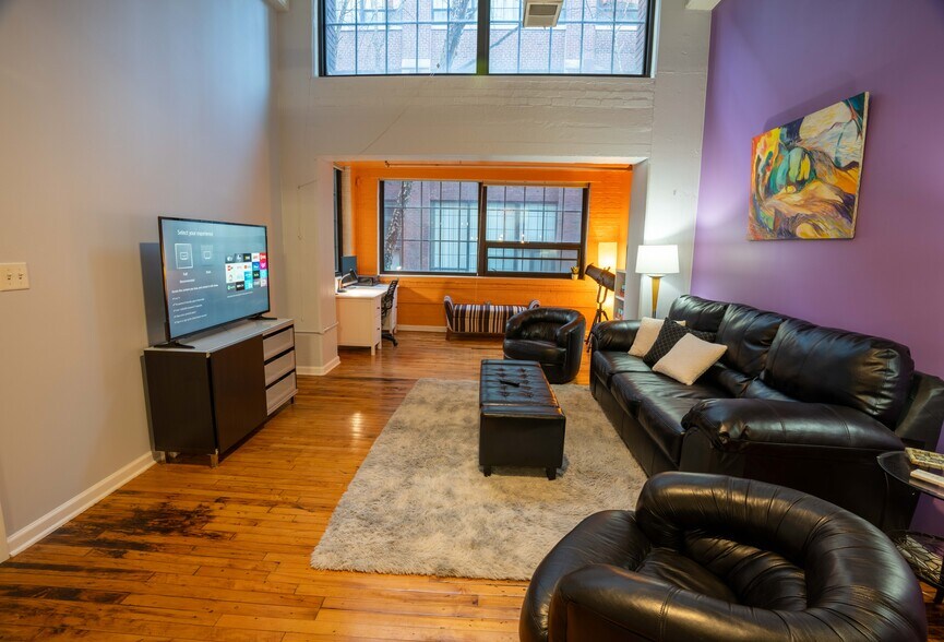 Building Photo - 624 E Walnut St