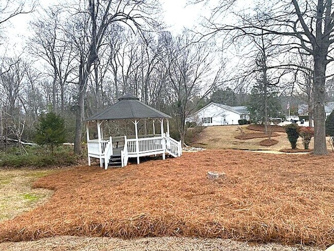 Building Photo - BEAUTIFULLY RENOVATED TWO BEDROOM IN CHAPIN