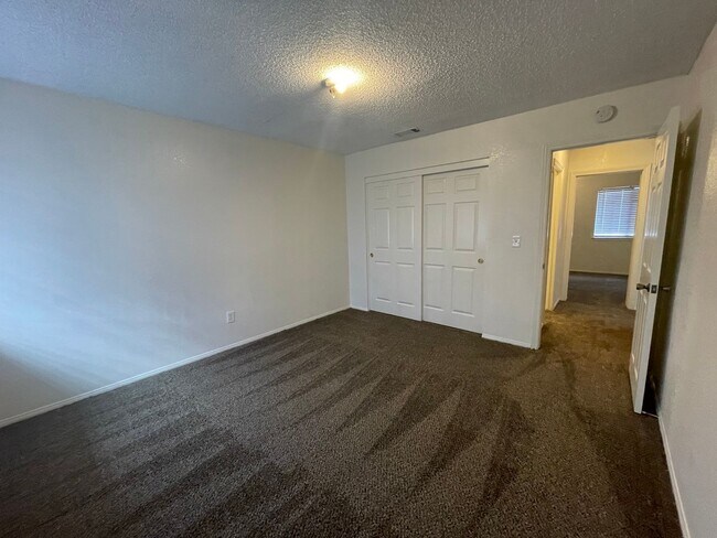 Building Photo - 0484