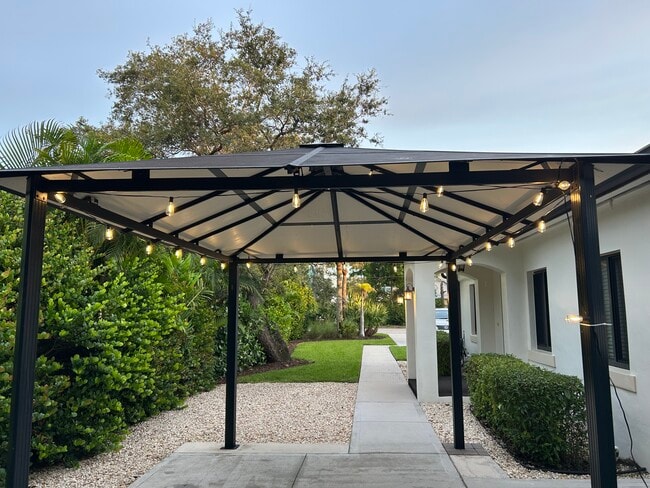 Building Photo - 4412 Vanda Dr