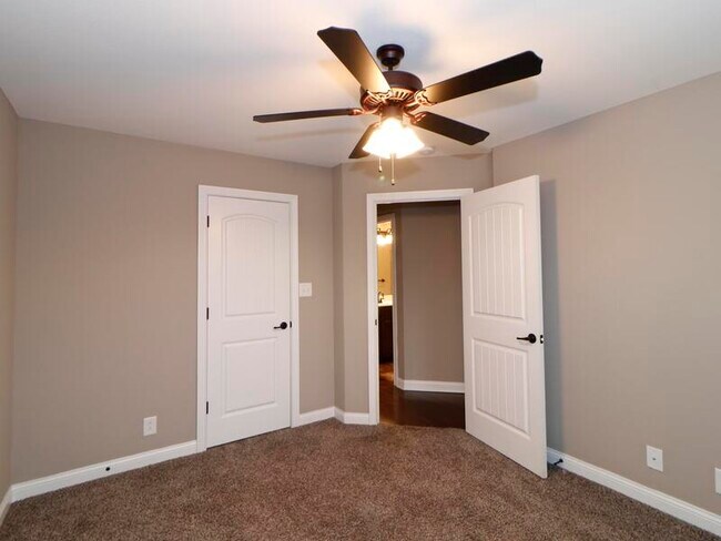 Building Photo - 1678 Horseshoe Cave Dr