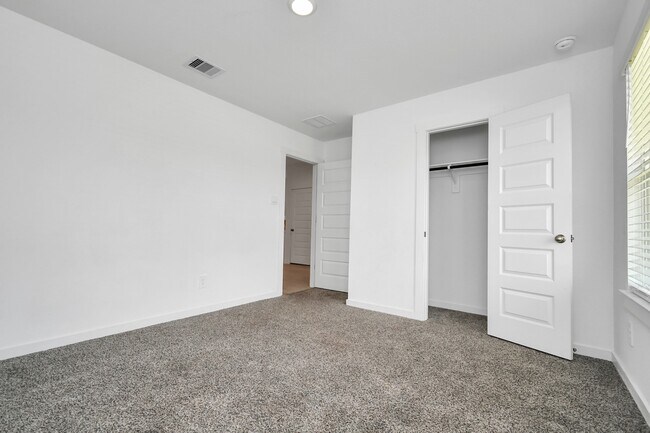 Building Photo - 29935 Gallatin River Ln