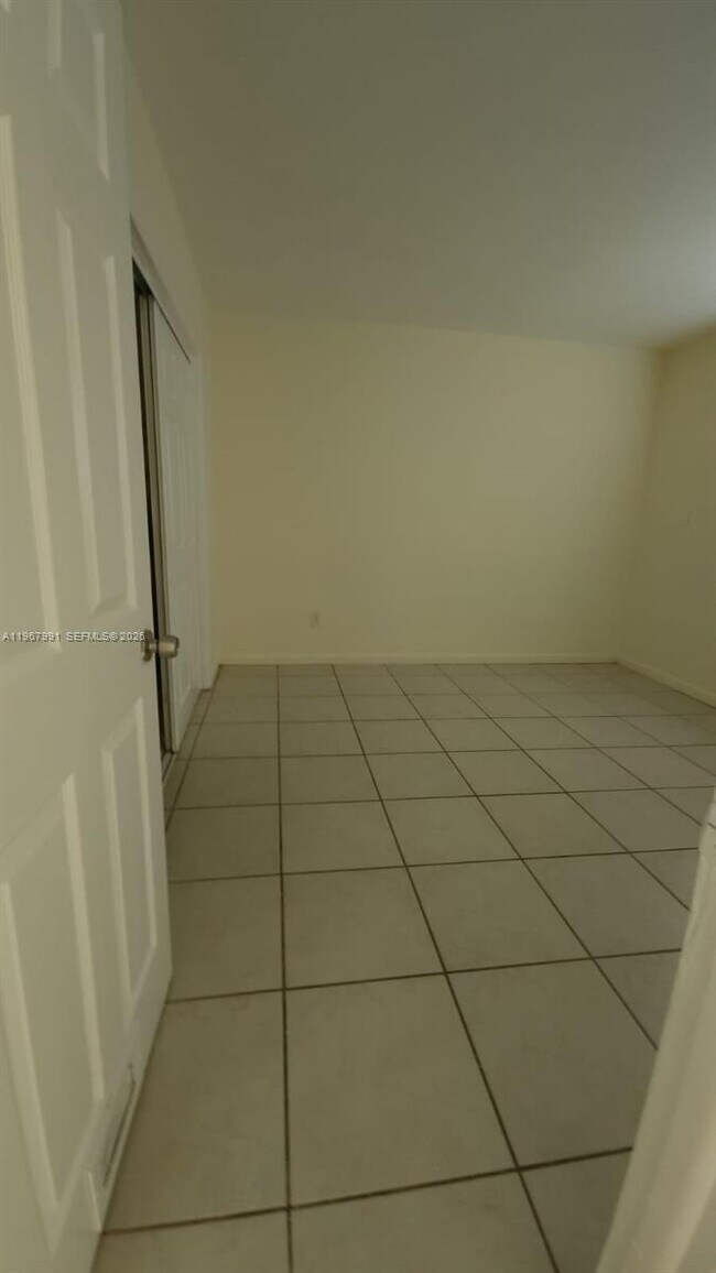 Building Photo - 2121 NE 168th St