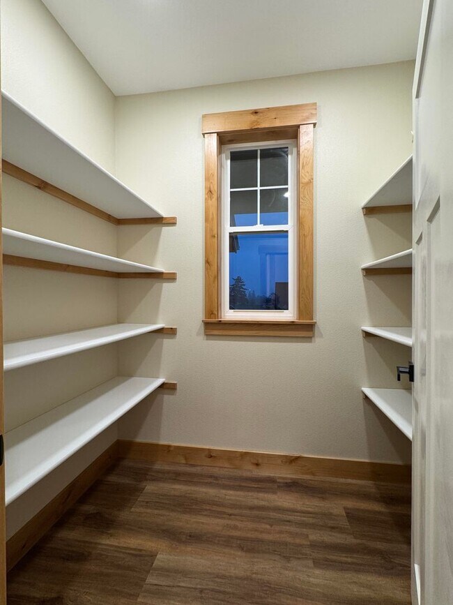 Building Photo - Brand New Private Bella Ridge 4 Bedroom 2.5 Bath Home Near Golf and Lewis & Clark Elementary School