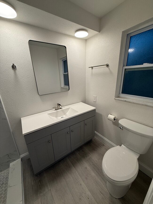 Building Photo - 1481 Barry St