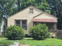 Building Photo - "Charming 3-Bed Bungalow with Gleaming Hardwood Floors in Bossier City!"