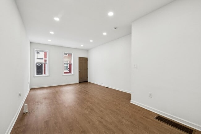 Building Photo - 2550 N Sartain St