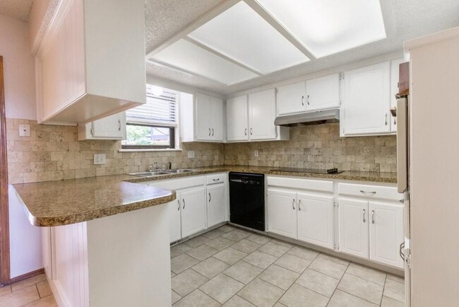 Building Photo - 1324 Kelly Park Rd