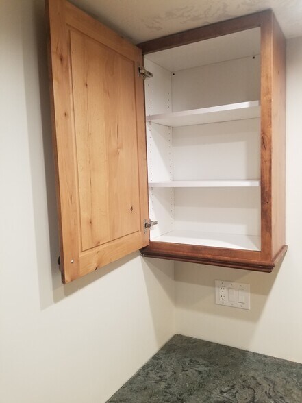 Kitchen Cabinet (Corner) - 39 N Archmore St