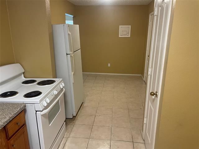 Building Photo - 908 N Zang Blvd