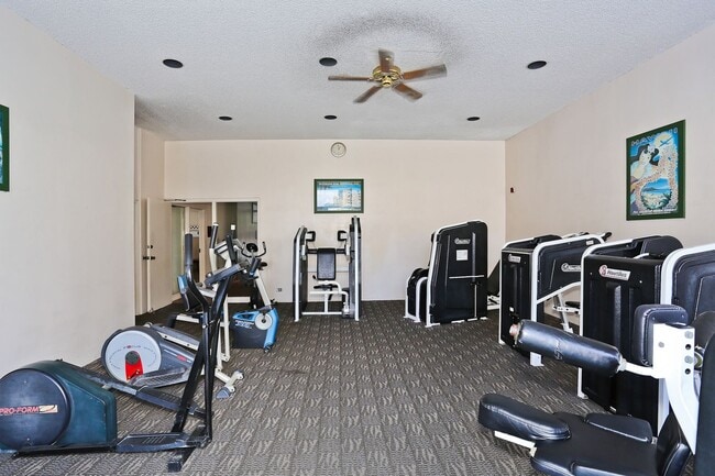 Building Photo - Royal Kuhio 1b1b1parking Fully Furnished i...