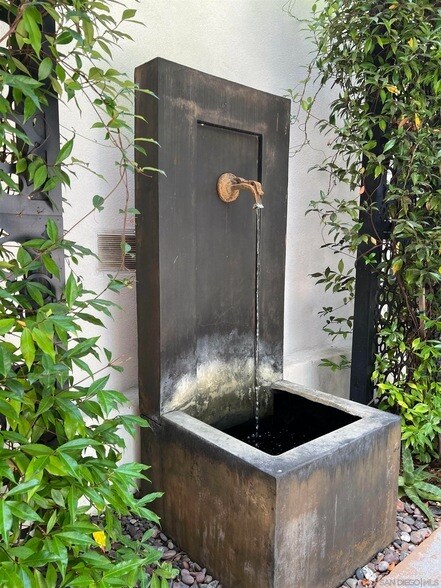 Building Photo - 2529 State St