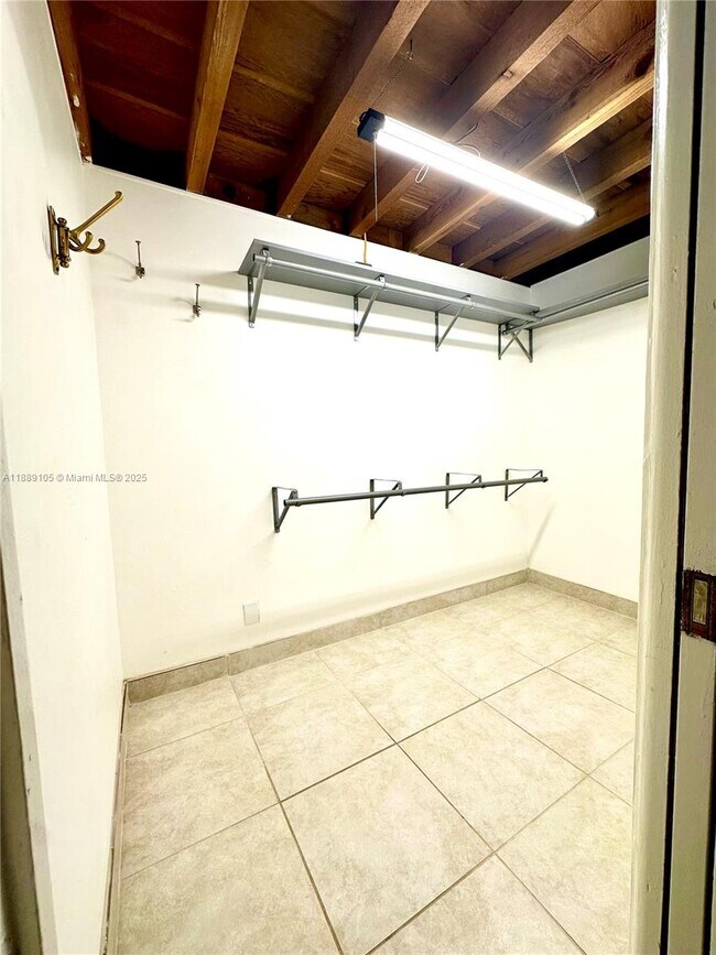 Building Photo - 497 N University Dr
