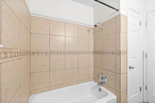 Building Photo - 2522 Timberwood Dr