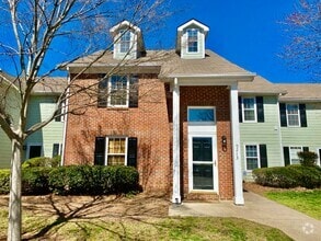 Building Photo - Updated Townhome!