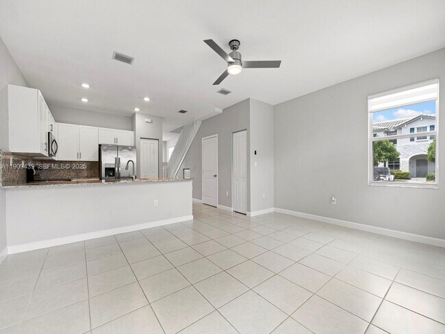 Building Photo - 2723 SE 17th St