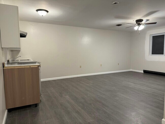 Building Photo - 355 S Main St