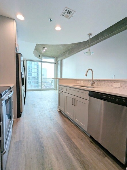 Building Photo - 415 Church St