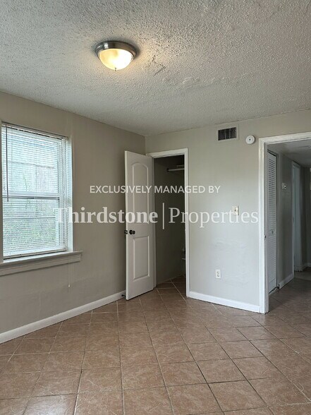 Building Photo - 325 7th St W