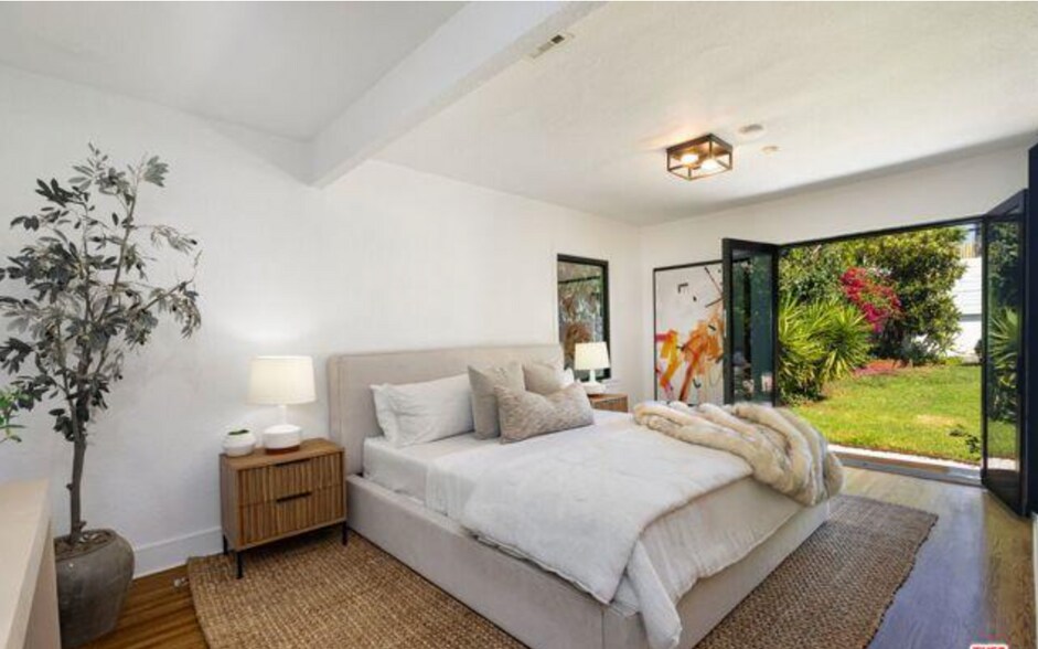 Building Photo - 722 N La Jolla Ave