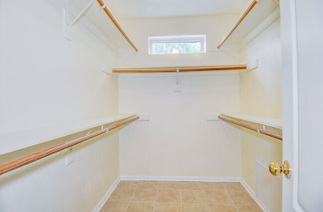 Building Photo - FOR RENT - Chesapeake in Bryant Farms / De...