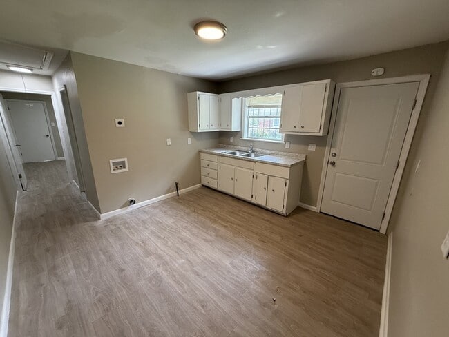 Building Photo - 1351 Austin St
