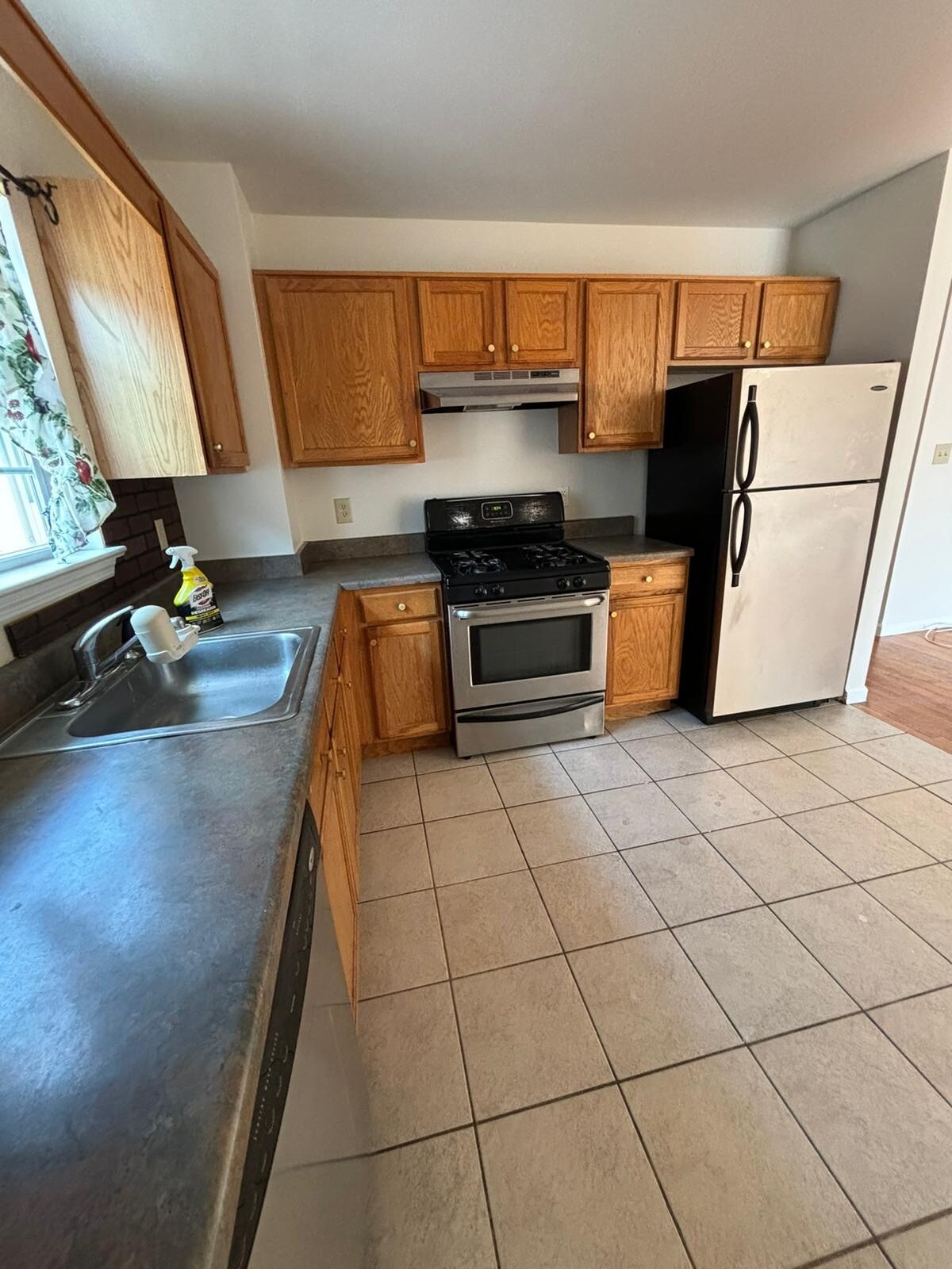 Building Photo - 28 Delavan Pl