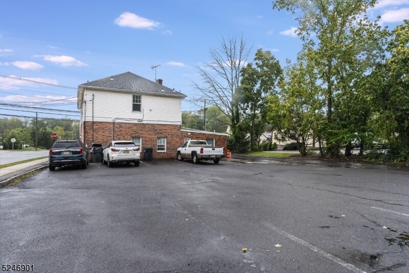 Building Photo - 104 Ridgedale Ave