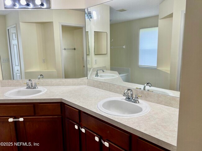 Building Photo - 12665 Brown Jersey Ct