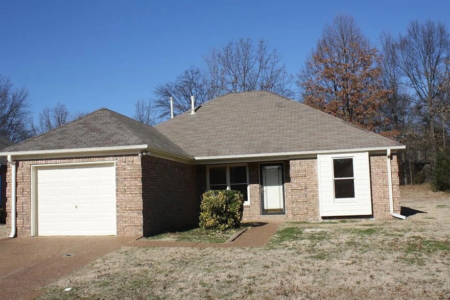 Primary Photo - 2717 Bay Pointe Cir N