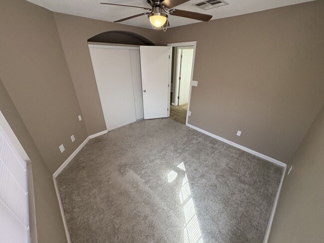 Building Photo - Great eastside location four bedrooms