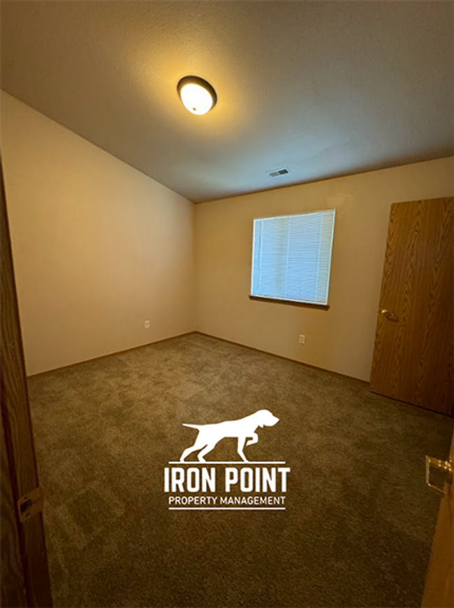 Building Photo - 35WHITEOAK