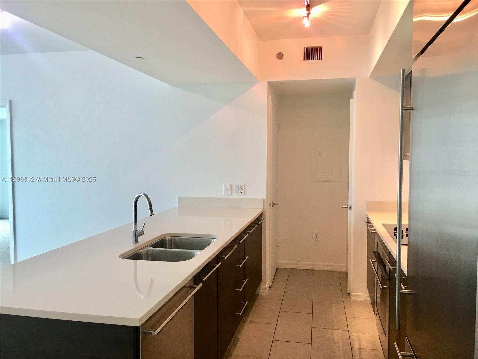 Building Photo - 500 Brickell Ave