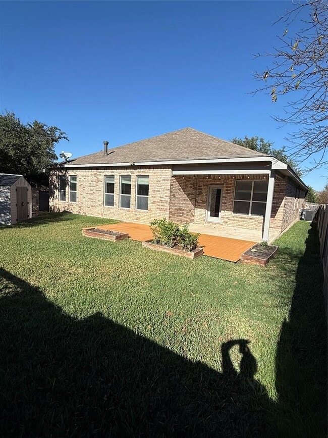 Building Photo - 1200 Willowbrook Dr